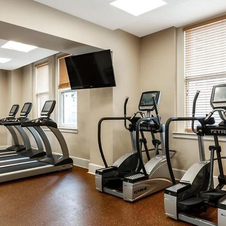 Frontdesk I Hibernia Tower Apts Downtown New Orleans Apartment Exterior photo