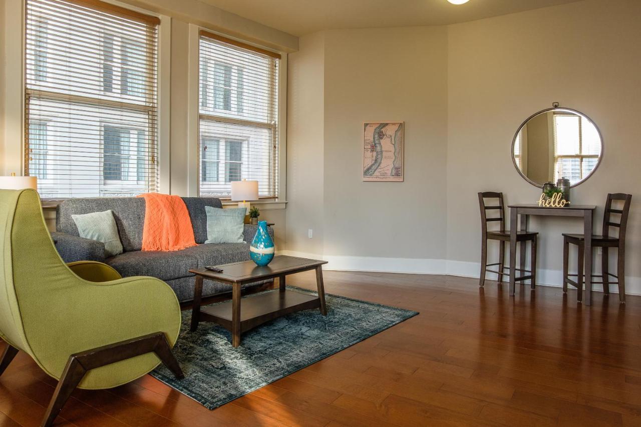 Frontdesk I Hibernia Tower Apts Downtown New Orleans Apartment Exterior photo